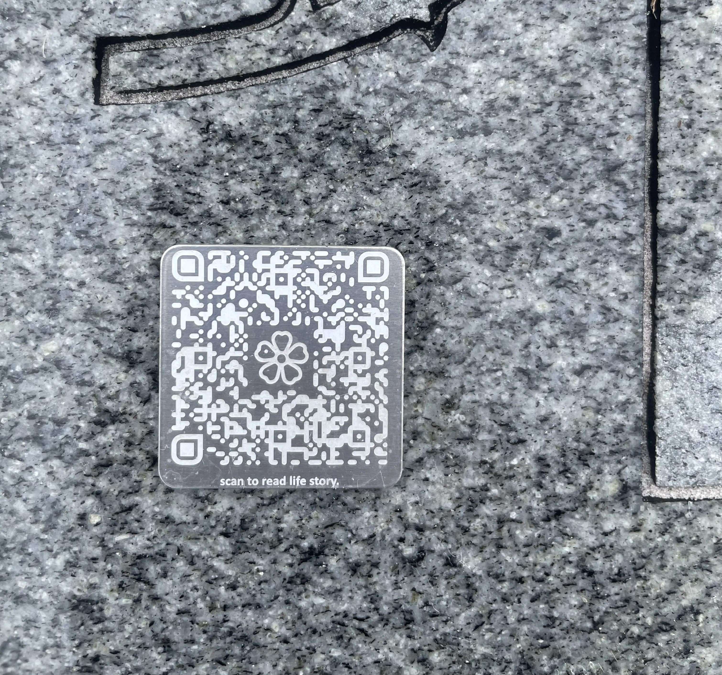 Finely-etched QR code on anodized aluminum plaque